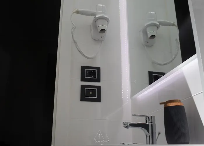 Vicolo 5 Bed and Breakfast Σαλέρνο